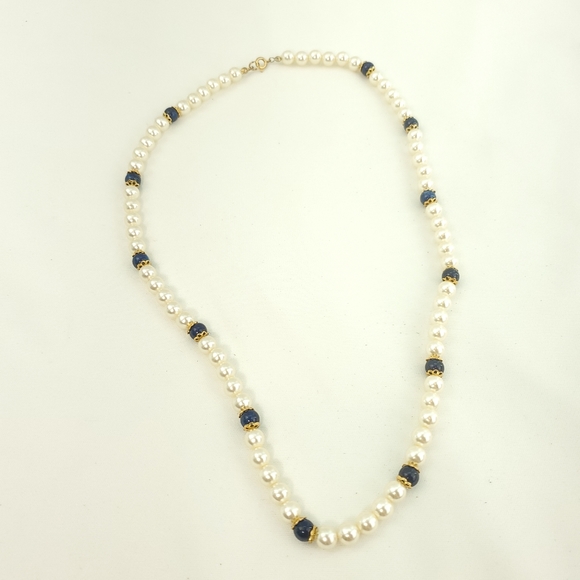 Faux Pearl Bead Necklace - Picture 4 of 7